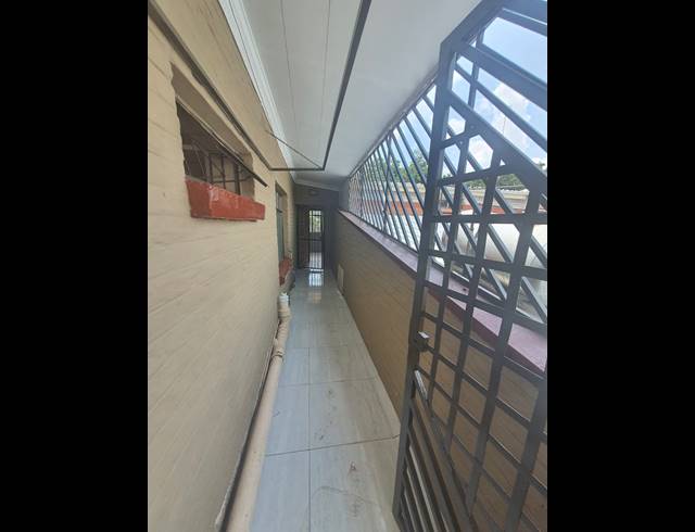 2 BEDROOM APARTMENT TO LET IN THREE RIVERS PROPER